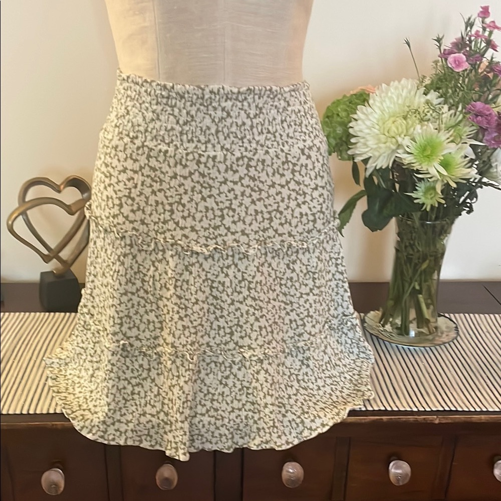 Market & Spruce XS Tiered Green/white Mini Skirt
